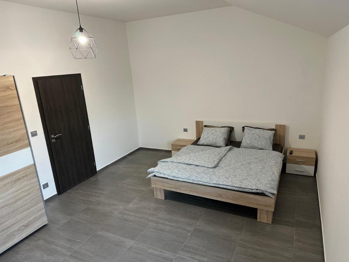 Apartman Byt 75M2 Klid Priroda Pro Rodinu Praga Exterior foto