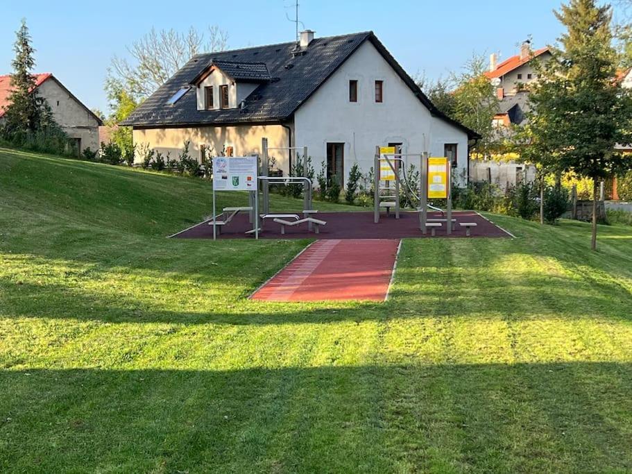 Apartman Byt 75M2 Klid Priroda Pro Rodinu Praga Exterior foto